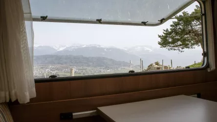 Location camping-car aménagé pour 6 personnes à Forel (VD) en Suisse Romande