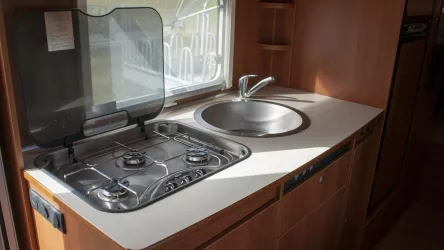 Location camping-car aménagé pour 6 personnes à Forel (VD) en Suisse Romande