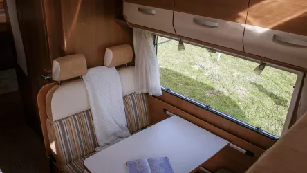 Location camping-car aménagé pour 6 personnes à Forel (VD) en Suisse Romande