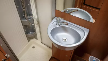 Location camping-car aménagé pour 6 personnes à Forel (VD) en Suisse Romande